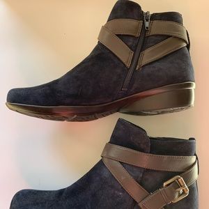 Navy leather-suede boots 9M NEW